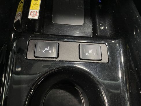 Used 2021 Toyota Prius Prime XLE w/ Carpet Mat Package (TMS) FWD image 11