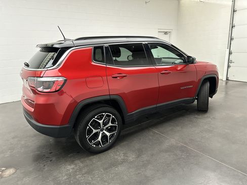 Used 2025 Jeep Compass Limited AWD/4WD image 9