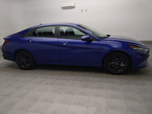 Used 2021 Hyundai Elantra SEL FWD image 11