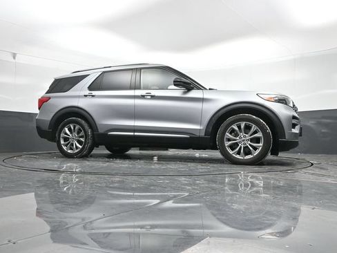Used 2022 Ford Explorer Limited w/ Equipment Group 301A AWD/4WD image 52