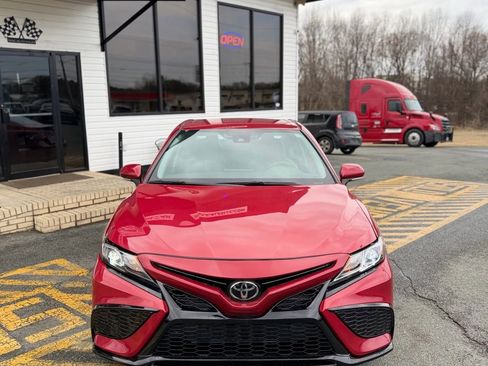 Used 2023 Toyota Camry SE image 2