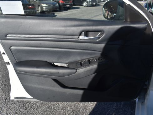 Used 2022 Nissan Altima 2.5 S FWD image 5