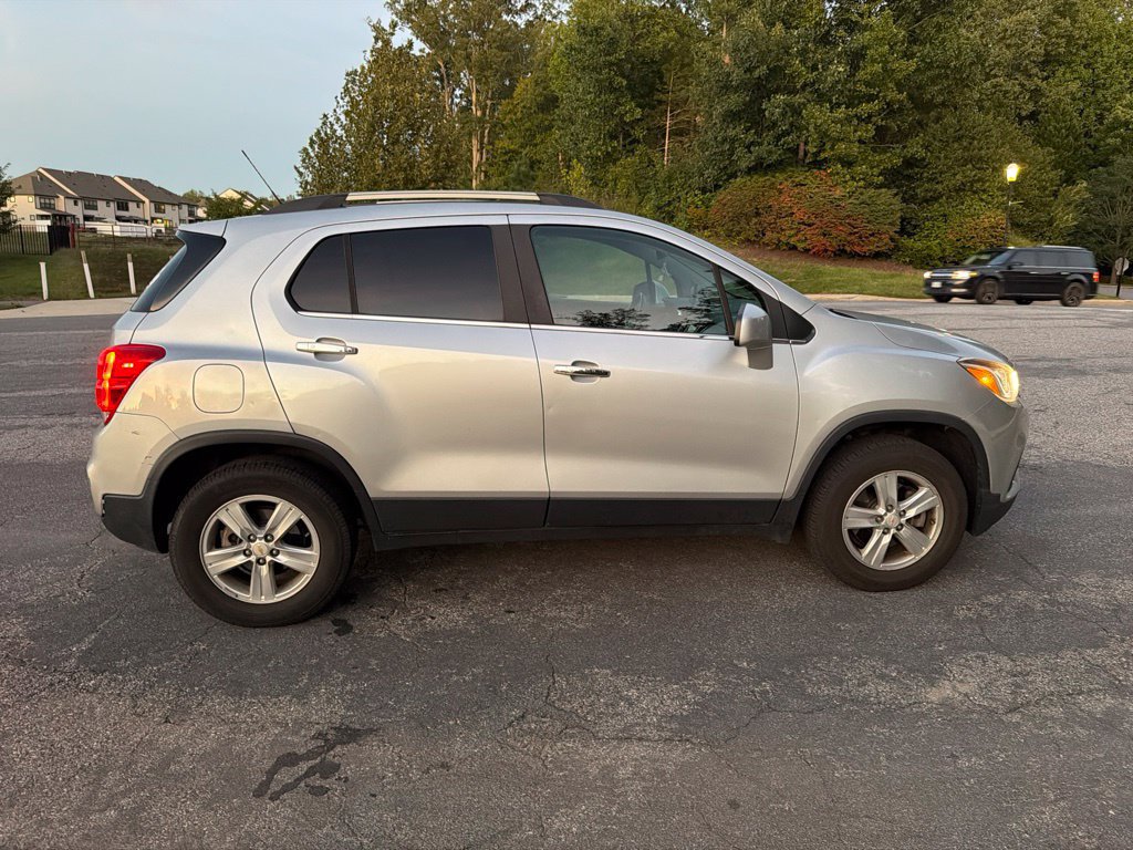Used 2018 Chevrolet Trax LT w/ LT Convenience Package AWD/4WD image 3