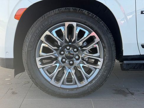 Used 2023 GMC Yukon XL Denali Ultimate w/ LPO, Floor Liner Package image 10