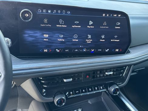 Used 2025 Chevrolet Suburban LT w/ Comfort Package image 33