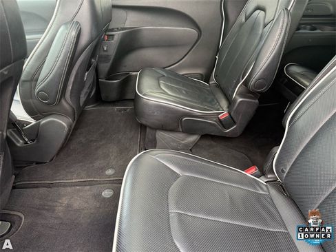 Certified 2025 Chrysler Pacifica Limited image 26