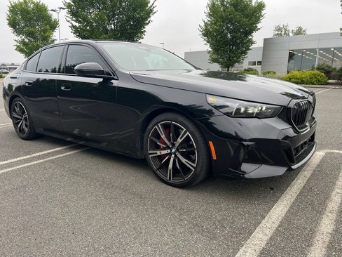 Used 2024 BMW 540i xDrive w/ Executive Package AWD/4WD image 3