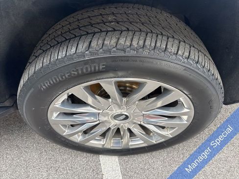 Used 2021 Cadillac Escalade ESV Premium Luxury image 11