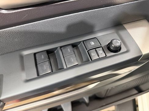 Used 2025 Toyota Tundra SR5 AWD/4WD image 18