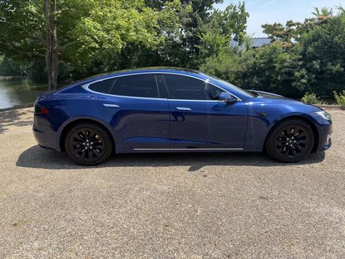 Used 2017 Tesla Model S 75 RWD image 2
