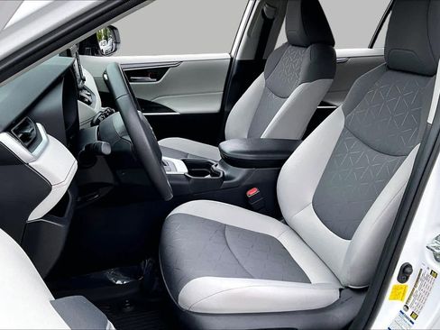 Used 2021 Toyota RAV4 XLE w/ Convenience Package AWD/4WD image 7