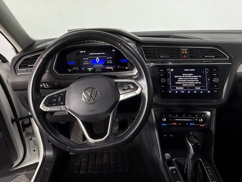 Used 2024 Volkswagen Tiguan SE AWD/4WD image 14