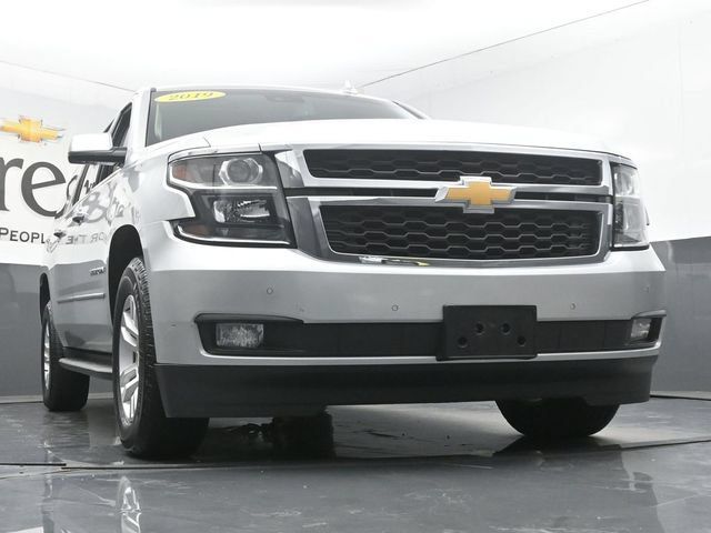 Used 2019 Chevrolet Suburban LT AWD/4WD image 3