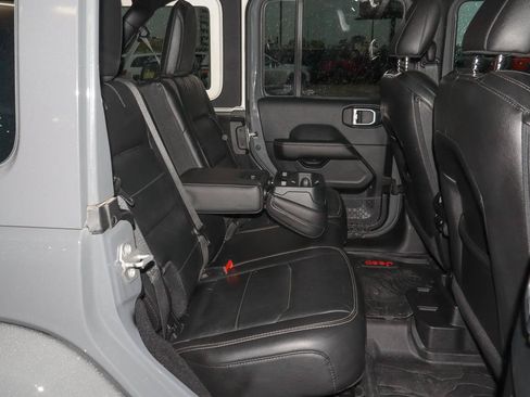 Used 2019 Jeep Wrangler Unlimited Sahara AWD/4WD image 25