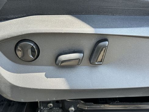 Used 2023 Volkswagen Tiguan SE w/ Panoramic Sunroof Package FWD image 15