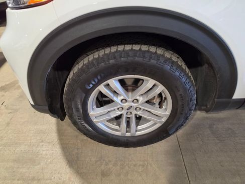 Used 2022 Ford Explorer XLT w/ Class IV Trailer Tow Package AWD/4WD image 3