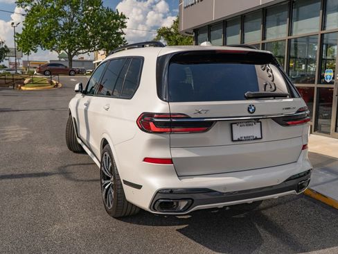 Used 2023 BMW X7 xDrive40i w/ M Sport Package AWD/4WD image 4