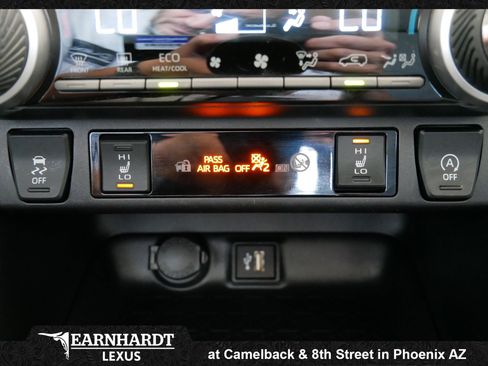 Used 2025 Toyota RAV4 XLE w/ Convenience Package image 30