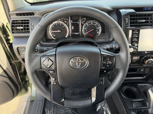 Used 2022 Toyota 4Runner TRD Off-Road Premium AWD/4WD image 17