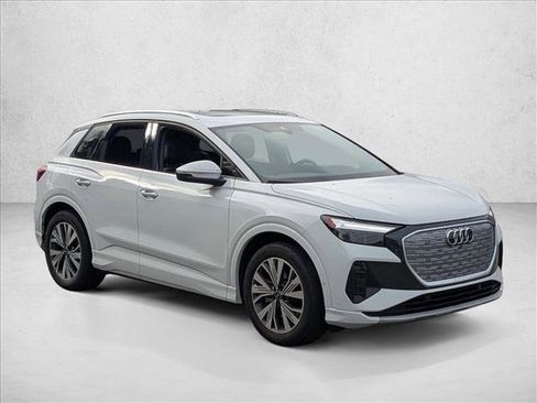 Used 2023 Audi Q4 e-tron Premium Plus w/ Premium Plus RWD image 3
