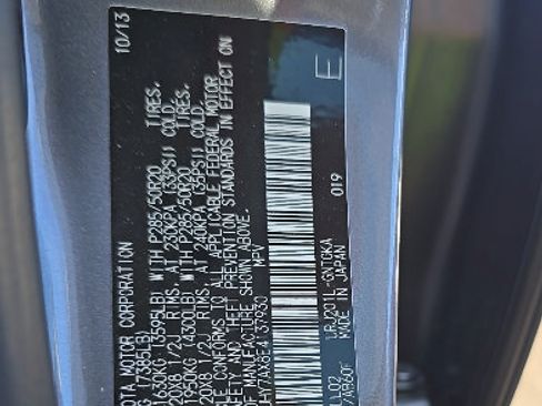 Used 2014 Lexus LX 570 4WD image 23