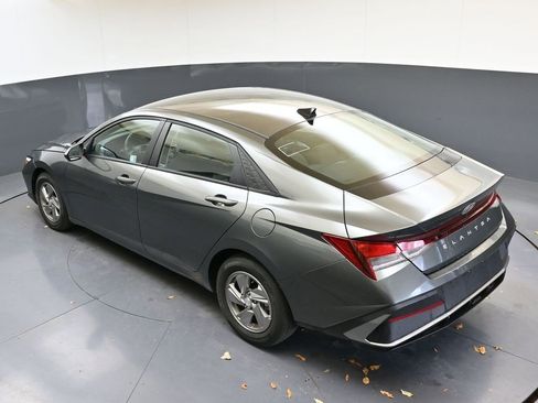Certified 2025 Hyundai Elantra SE image 46