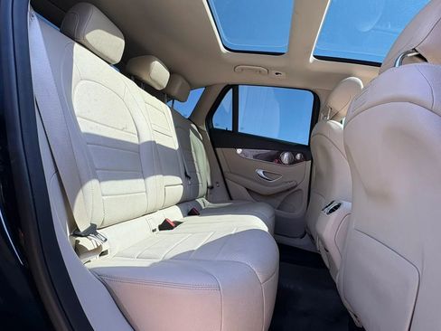 Used 2018 Mercedes-Benz GLC 300 4MATIC image 30