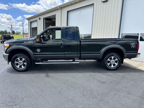 Used 2015 Ford F250 Lariat w/ Lariat Interior Package AWD/4WD image 4