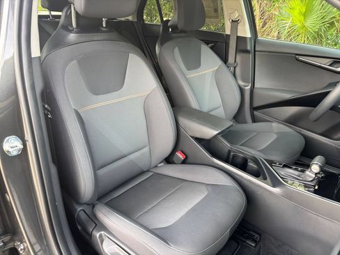 Used 2026 Kia Niro LX FWD image 36