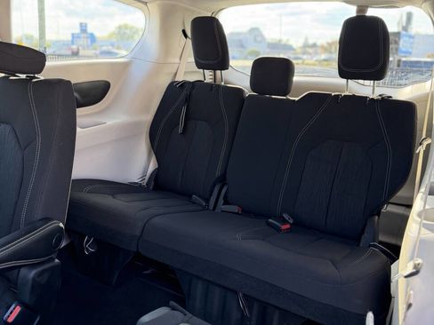 Used 2023 Chrysler Voyager LX image 12
