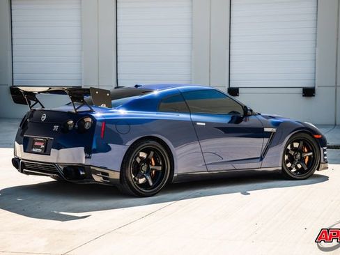 Used 2014 Nissan GT-R Premium AWD/4WD image 4