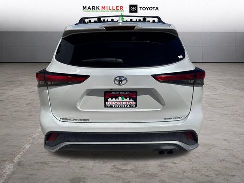 Used 2022 Toyota Highlander XSE AWD/4WD image 4