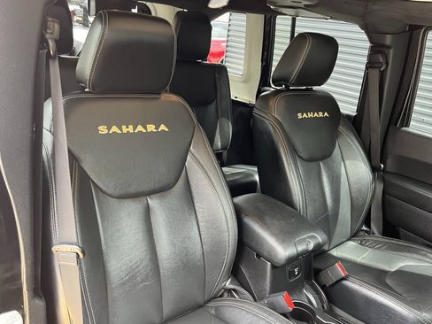 Used 2015 Jeep Wrangler Unlimited Sahara w/ Connectivity Group AWD/4WD image 22
