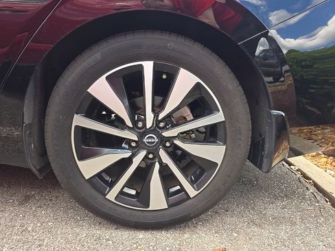 Used 2024 Nissan Sentra SV w/ SV Premium Package FWD image 9