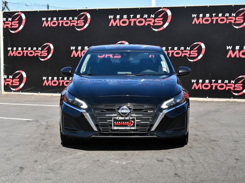 Used 2024 Nissan Altima 2.5 SV image 2