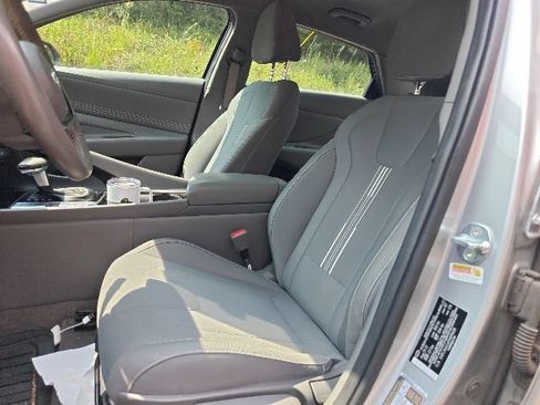 Used 2023 Hyundai Elantra SEL w/ Convenience Package FWD image 8
