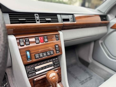 Used 1987 Mercedes-Benz 300 D Turbo image 57