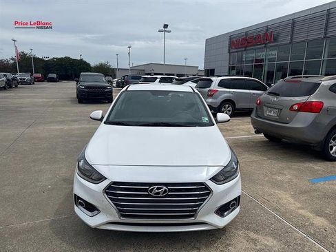 Used 2021 Hyundai Accent SEL w/ Cargo Package FWD image 2