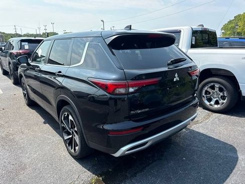 Used 2024 Mitsubishi Outlander SE Black Edition FWD image 3