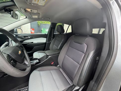 Used 2025 Chevrolet Trax LT FWD image 23