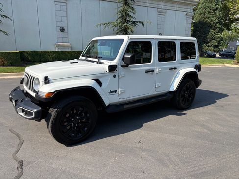 Used 2025 Jeep Wrangler Unlimited Sahara AWD/4WD image 2