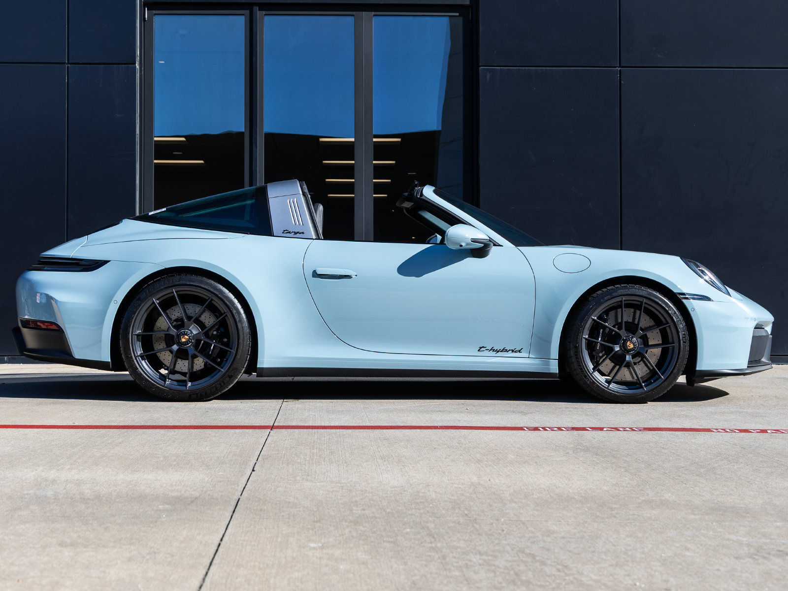 Certified 2026 Porsche 911 Targa 4 GTS AWD/4WD image 13
