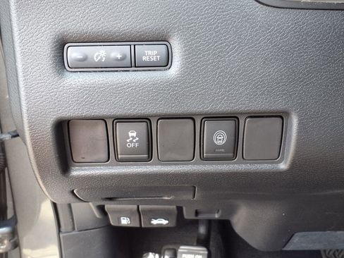 Used 2023 Nissan Murano SV image 15