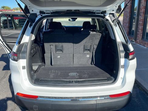 Used 2023 Jeep Grand Cherokee L Laredo image 8