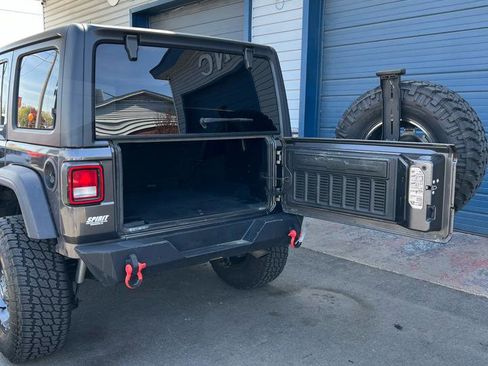 Used 2019 Jeep Wrangler Unlimited Sport S AWD/4WD image 6