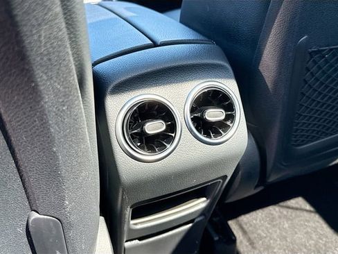 Used 2022 Mercedes-Benz GLB 250 4MATIC w/ Premium Package Lite image 27