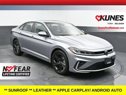 Used 2025 Volkswagen Jetta SE FWD image 1