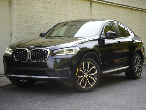 Used 2022 BMW X4 xDrive30i w/ Premium Package 2 AWD/4WD image 2