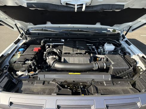 Used 2025 Nissan Frontier SV w/ SV Convenience Package RWD image 32
