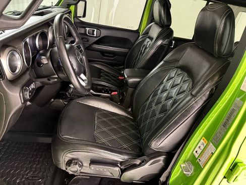 Used 2018 Jeep Wrangler Unlimited Sahara w/ Uconnect 4C Nav & Sound Group AWD/4WD image 49